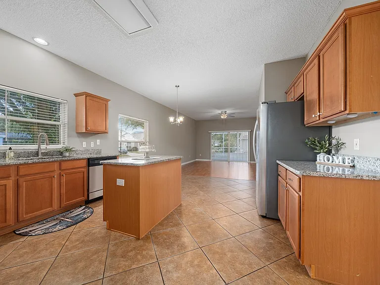 9724 Myrtle Creek Ln — Photo 17