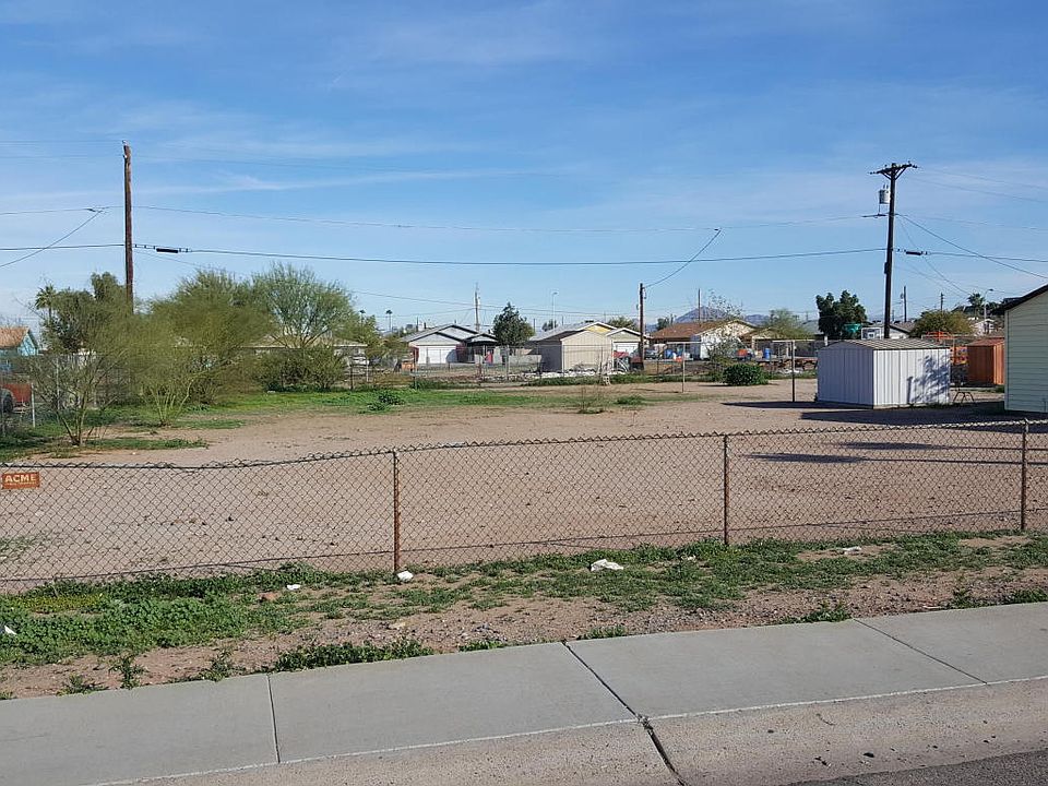 2nd image of 2736 E Tamarisk Ave