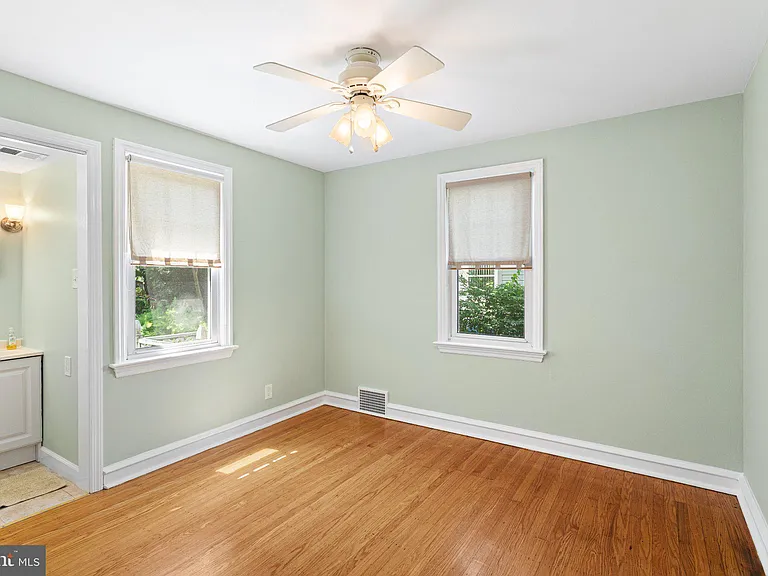 112 Cambridge Ave — Photo 10