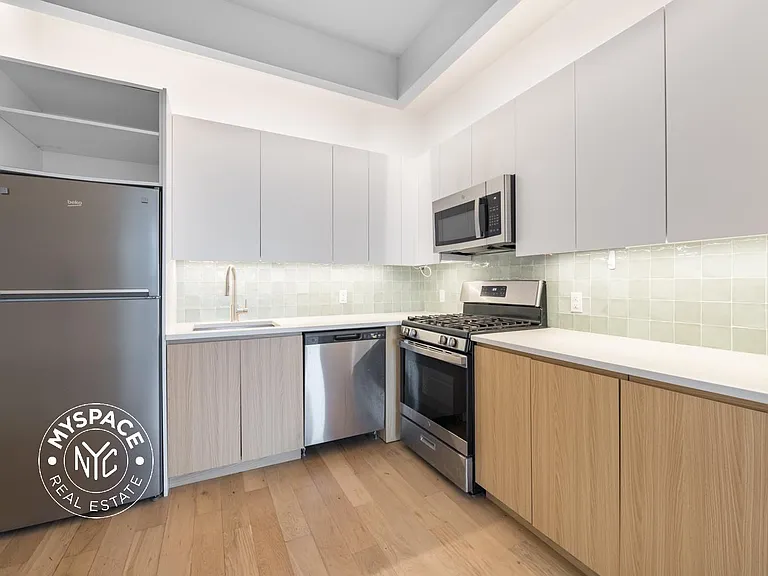 58 Vanderbilt Ave #5B — Photo 1