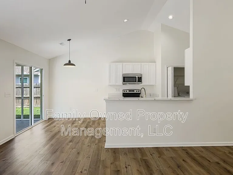 5208 Copley Cir — Photo 10