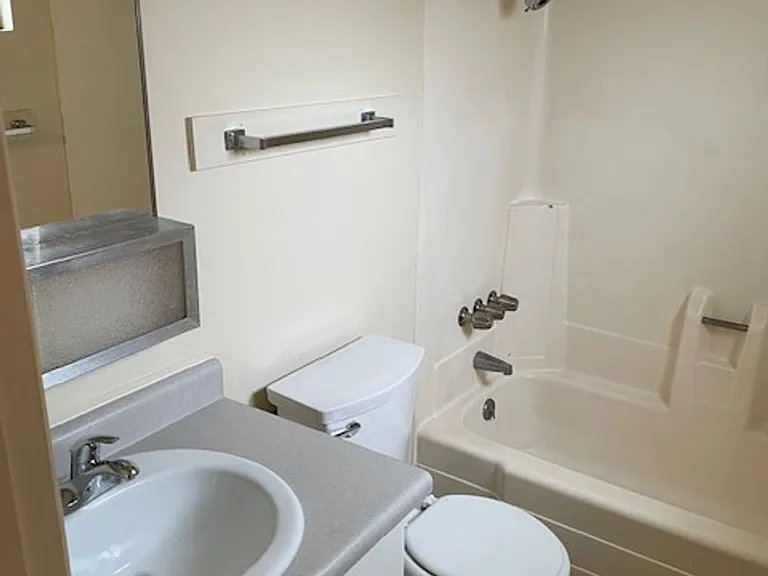 1519 Locust St — Photo 3
