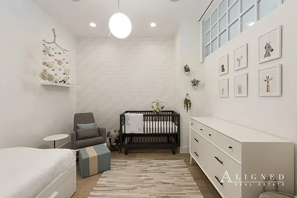 Sold by Isaacs Ganz Real Estate | media 16