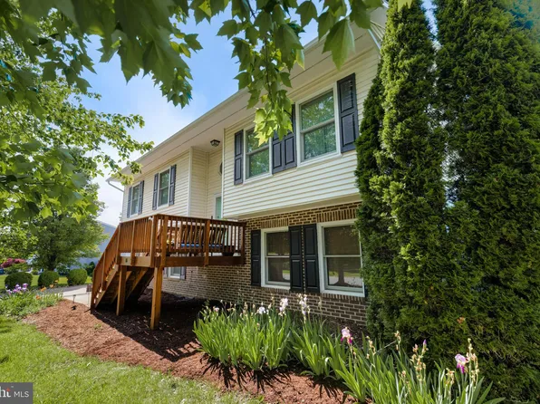 16 S Church St, Lovettsville, VA 20180