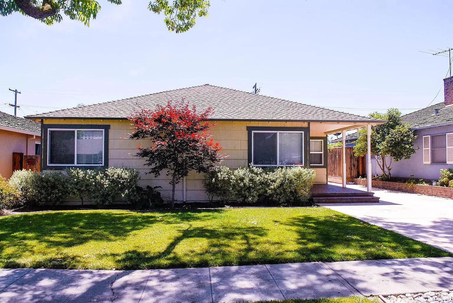 890 Poplar St — Photo 1