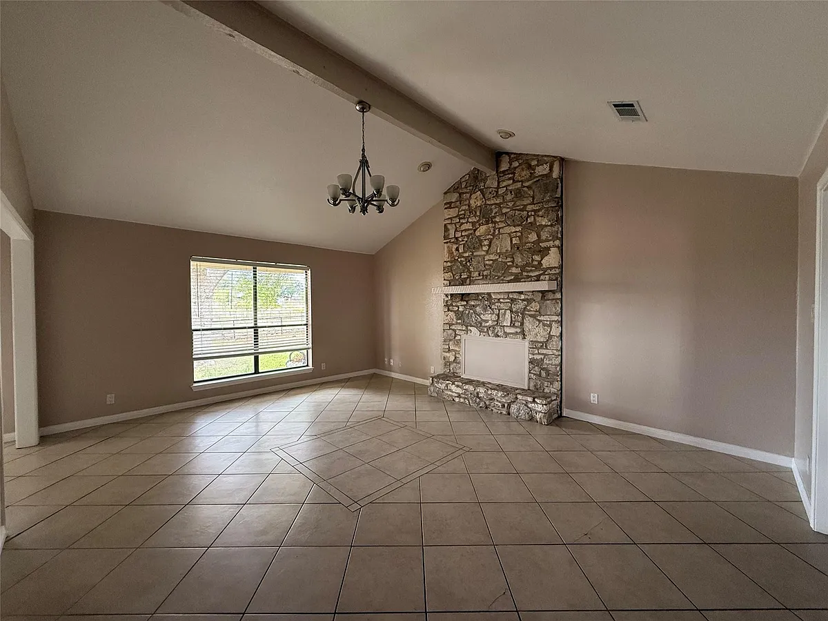 Building Photo - 5850 Dacy Ln