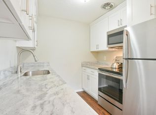 9258 Greenwood Ave N, Seattle, WA 98103