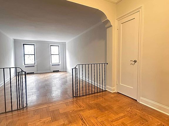 2nd image of 4580 Broadway APT 4B