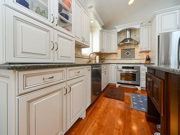 4th image of 4519 Asbury Ave