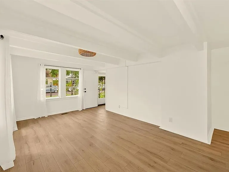 925 16th Ave N #1 — Photo 12