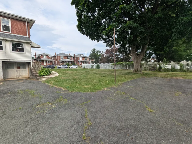 1413 Lacrosse Ave — Photo 2