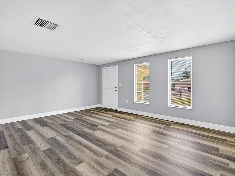 6254 Patella Ave — Photo 3