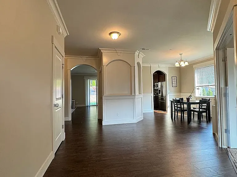 4 bed, 2.5 bath, 2978 sqft, $4,295 — Photo 2