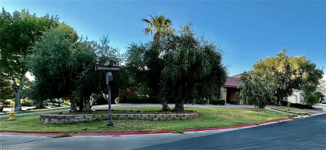 2 bed, 3.5 bath, 4840 sqft, $3,900 — Photo 2