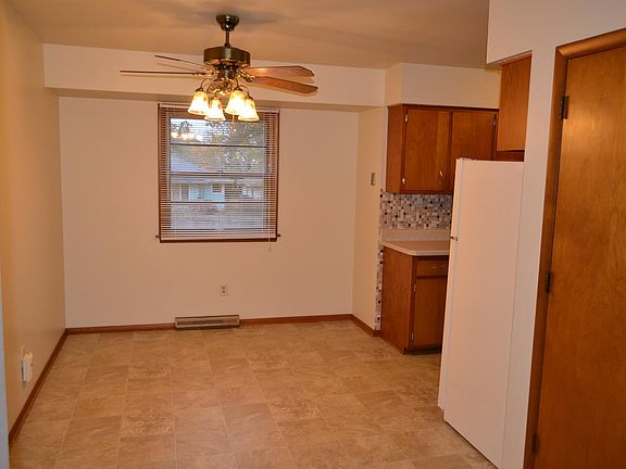 3rd image of 707 Kingsway Ave