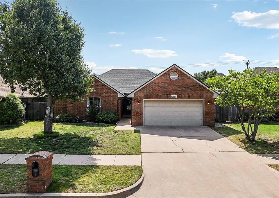 1st image of 18501 Chestnut Oak Dr