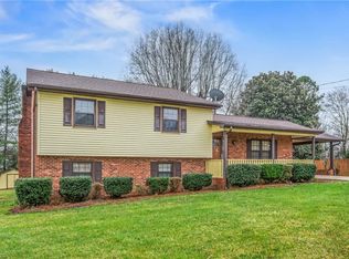 6784 Forest Oak Dr, Clemmons, NC 27012