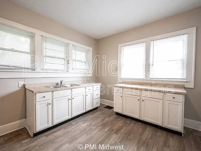130 N Gladstone Ave — Photo 10