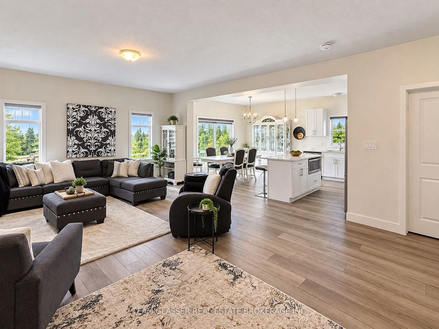 4 bed, $2,700 — Photo 3