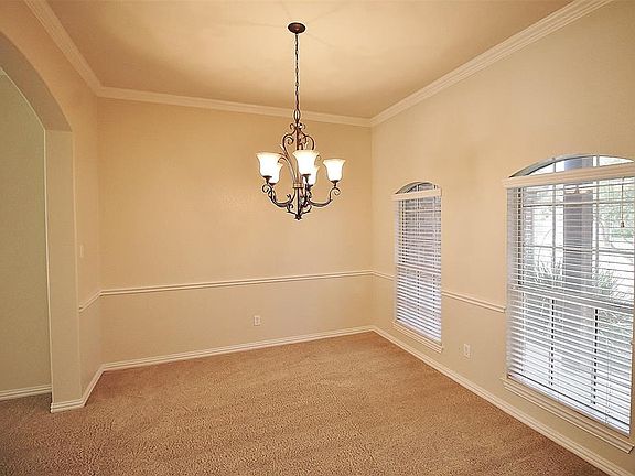 3rd image of 124 Castle Pines Dr