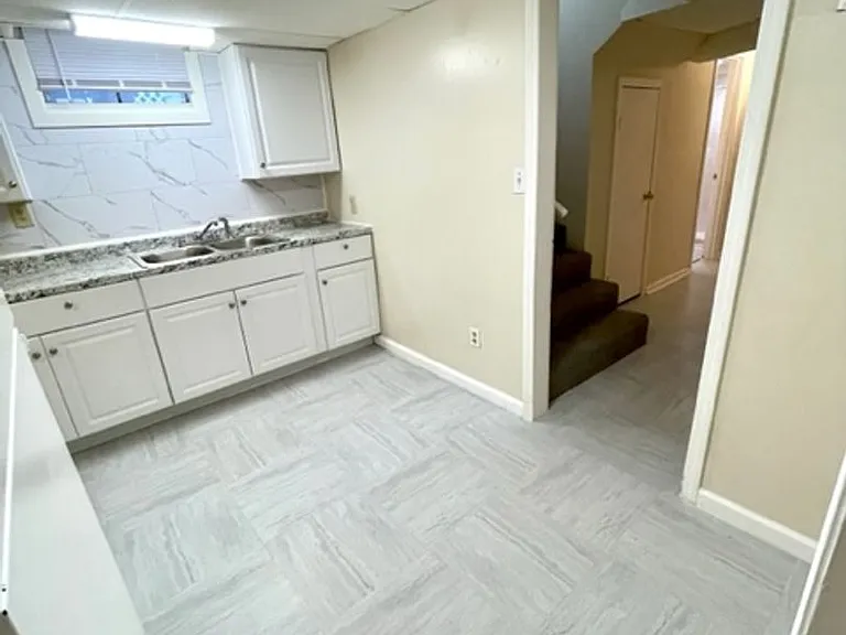 1203 E Walnut St #D — Photo 11