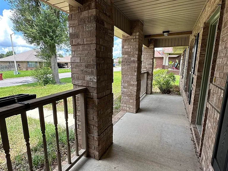 4700 Belvedere Cir — Photo 2