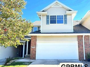 6940 Naples Dr, Lincoln, NE 68526