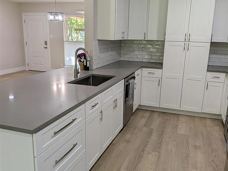9705 Marlborough Dr — Photo 7