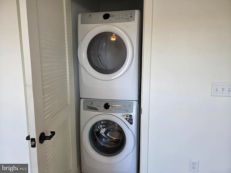 102 Hanover St #302 — Photo 8