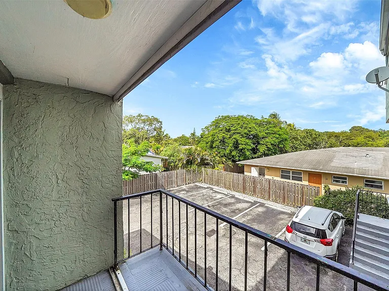 1005 SW 15th Ave #10 — Photo 19