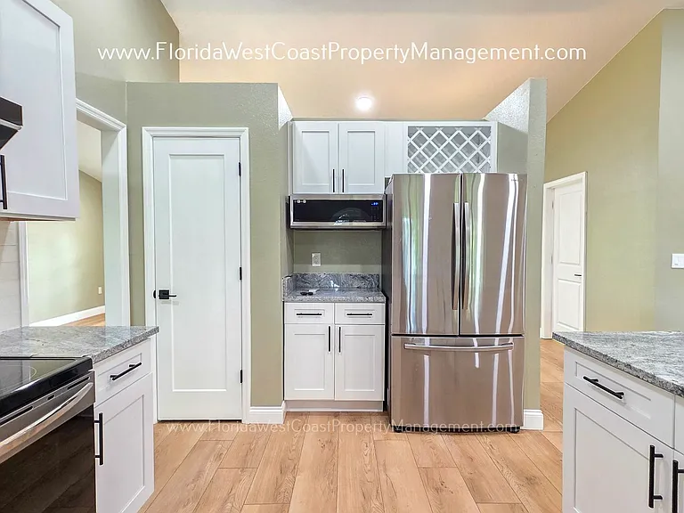 4667 Hamlets Grove Dr — Photo 6