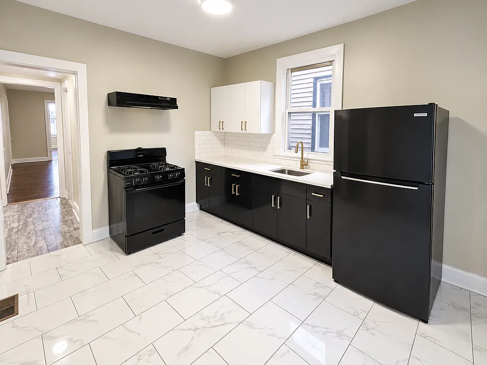 293 Avon Ave #1