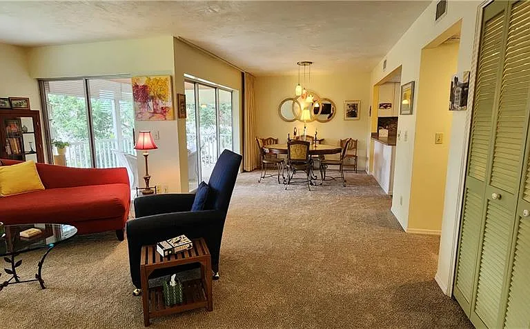 109 Georgetown Blvd #109 — Photo 4