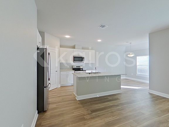 3rd image of 1514 Cannes Ave