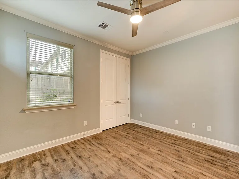 5711 Allen St — Photo 9