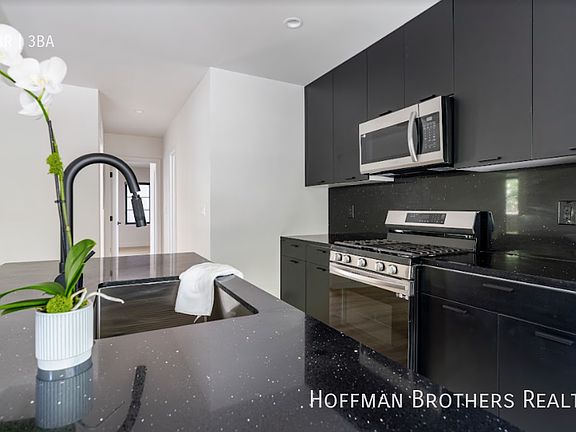 5th image of 207 Lucas Ave #207