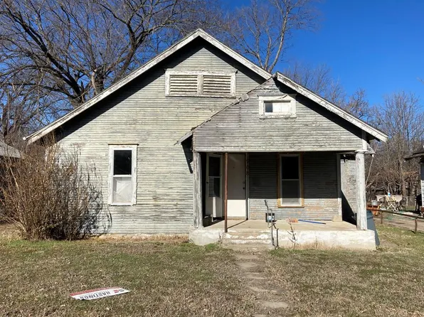 908 E Hill St, Independence, KS 67301