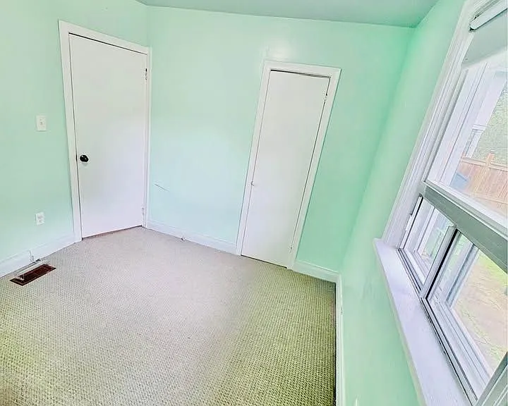 74 Vanbrugh Ave — Photo 10