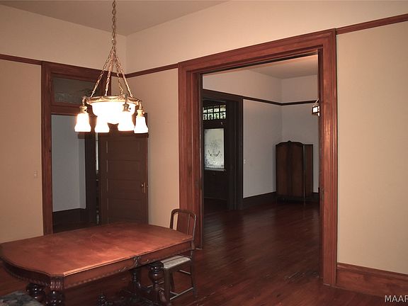 18th image of 2207 Winona Ave