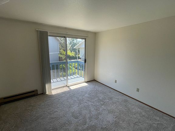 4th image of 445 SE Regatta Dr APT 4