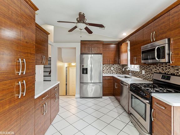 4th image of 2781 Hillsboro Ln