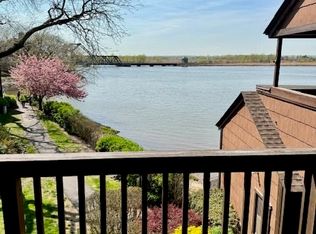 110 Sandpiper Ky, Secaucus, NJ 07094