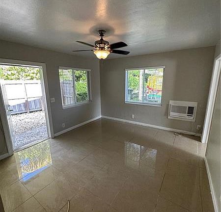 5th image of 1092 NE 38th St #N