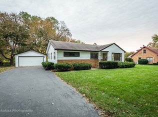 35291 N Juniper St, Gurnee, IL 60031