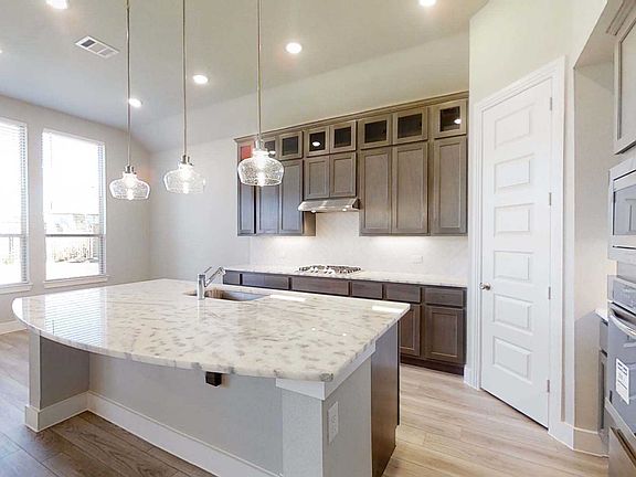 3rd image of 3702 Bridlewood Trl