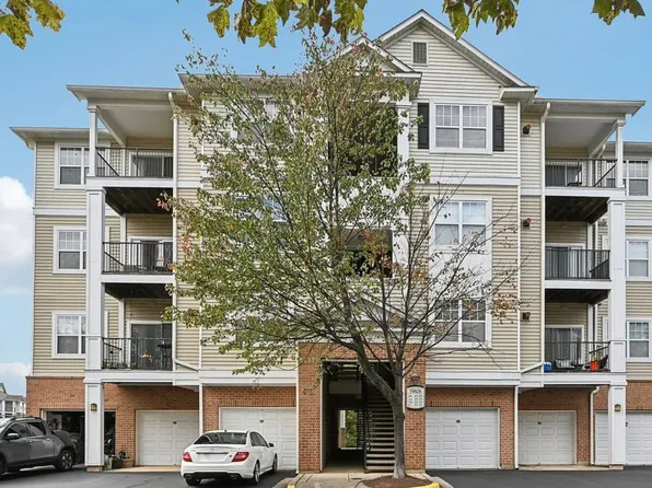 19606 Galway Bay Cir APT 401, Germantown, MD 20874