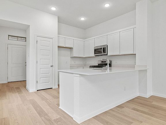 3rd image of 127 Tolo Dr