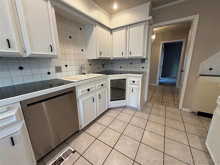 3925 E 60th Pl — Photo 7