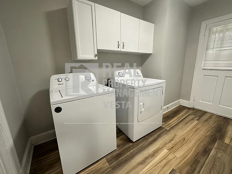 1076 Carlisle Ave — Photo 12
