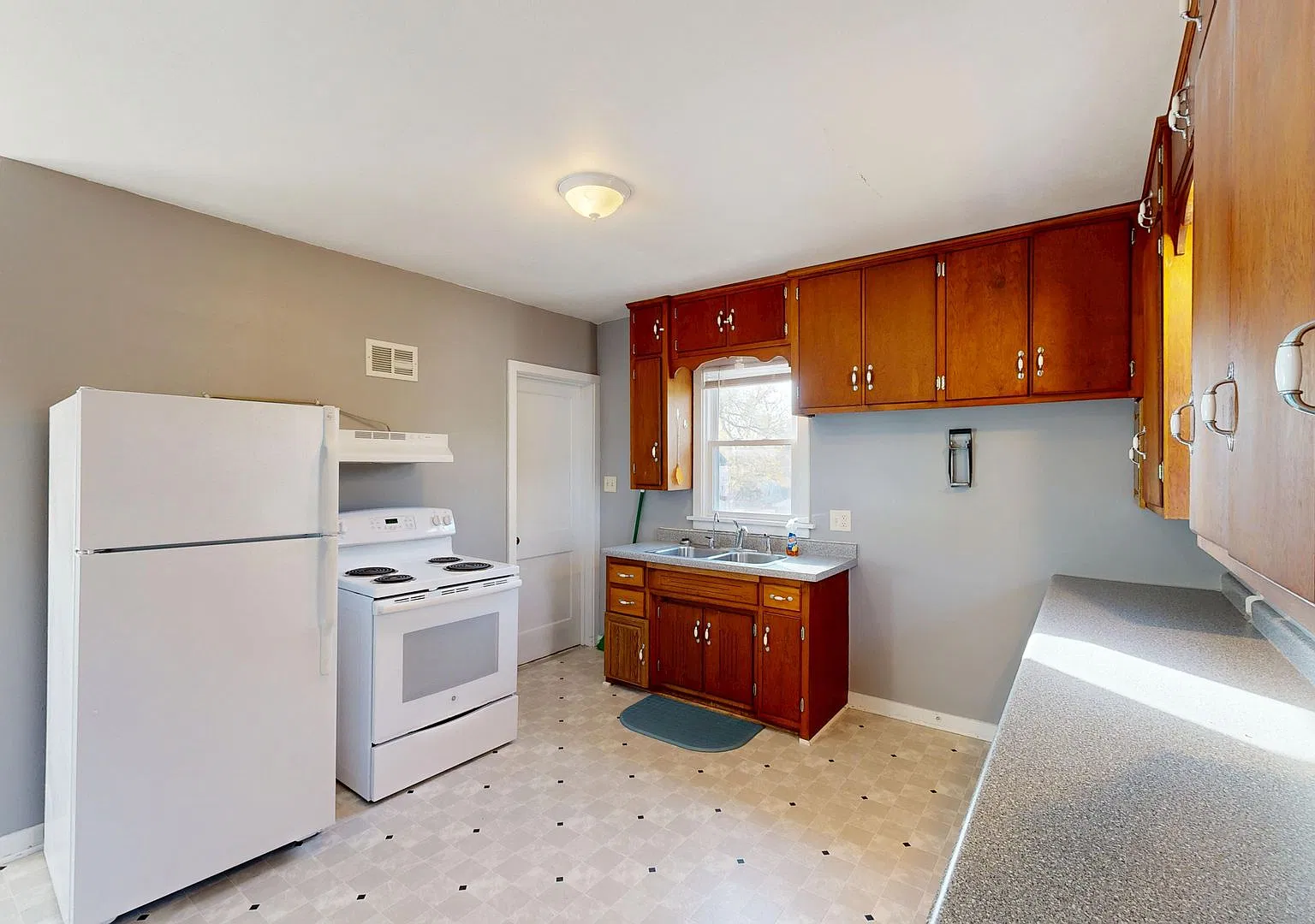 111 & 111 1/2 N Black River St. — Photo 3